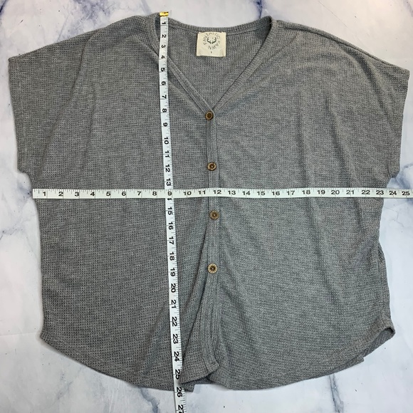 Fantastic Fawn Grey Thermal Button Down Top Blouse - Picture 7 of 8